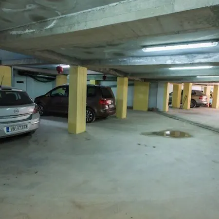 Epoches Konukevi Karpenísion