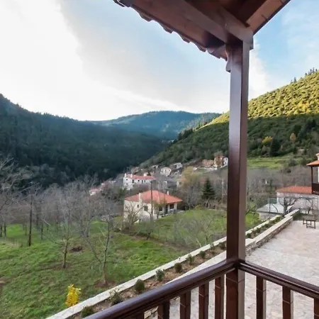 Konukevi Epoches Karpenísion