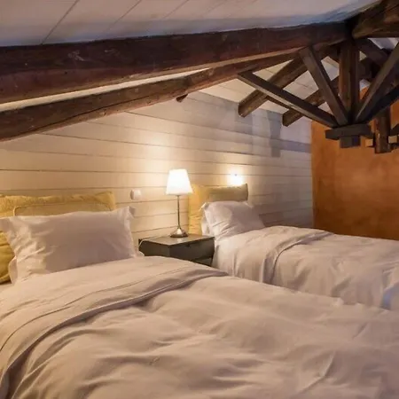 Epoches Konukevi Karpenísion