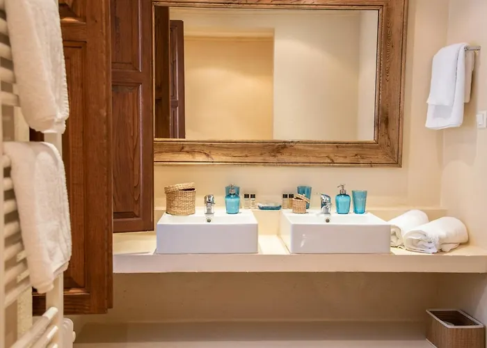 Πανσιόν Epoches 4*